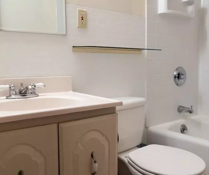 Курорт Whispering Pines