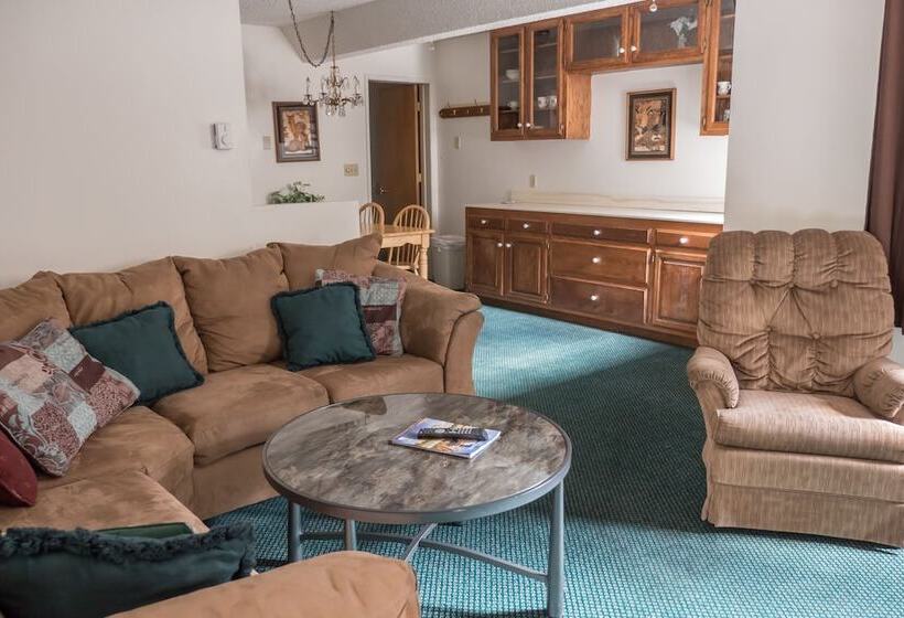 استراحتگاه Whispering Pines