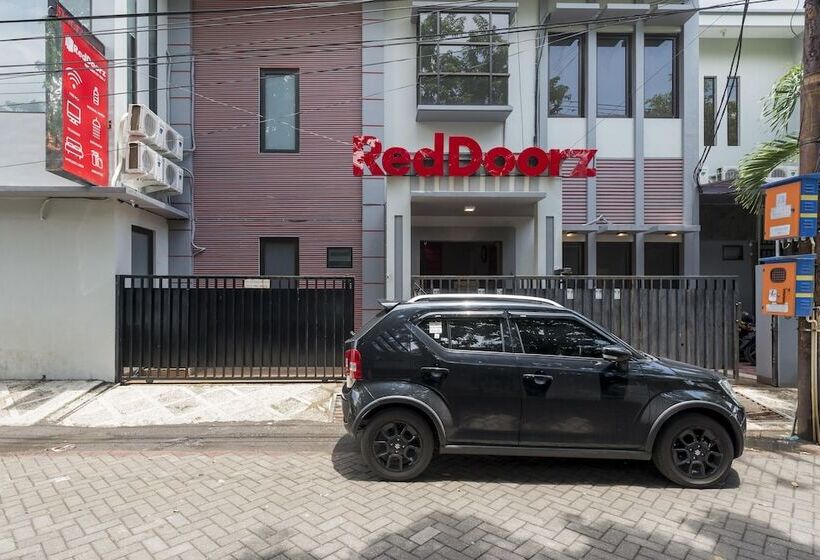 بنسيون Reddoorz Near Grand City Mall 2