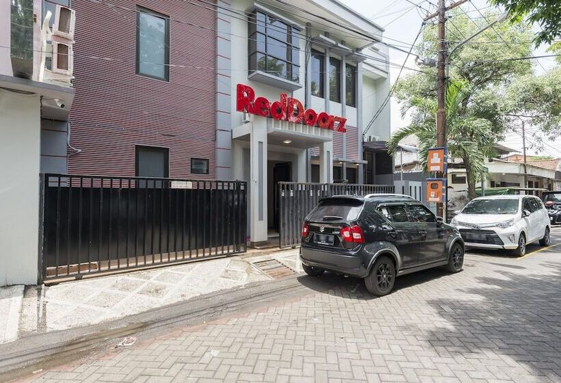 بنسيون Reddoorz Near Grand City Mall 2