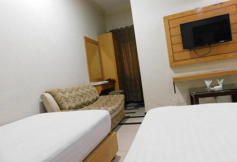 هتل The Grand  Multan