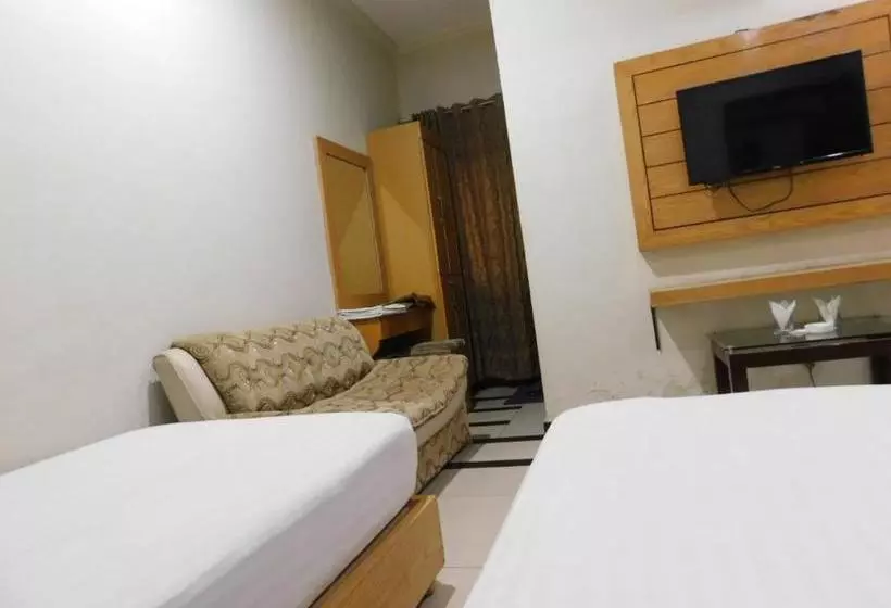 هتل The Grand  Multan