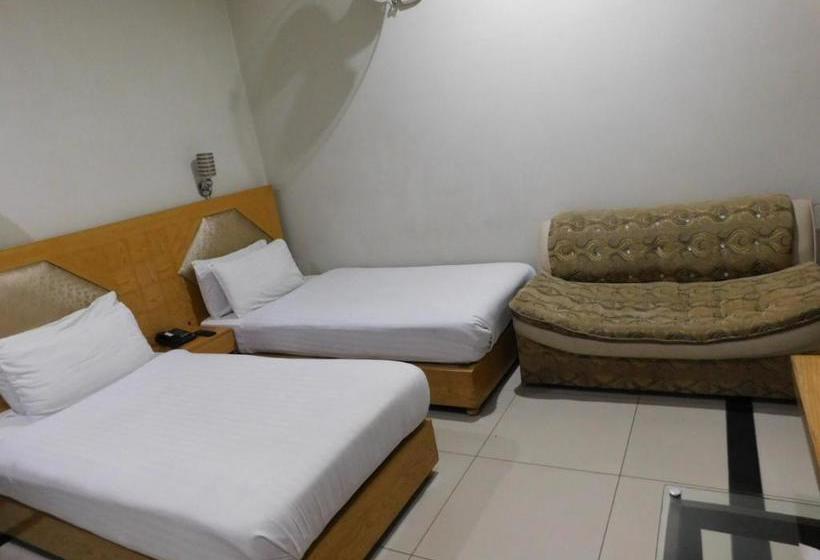 هتل The Grand  Multan