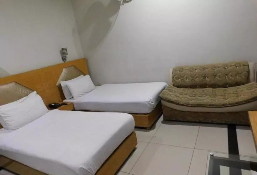 هتل The Grand  Multan