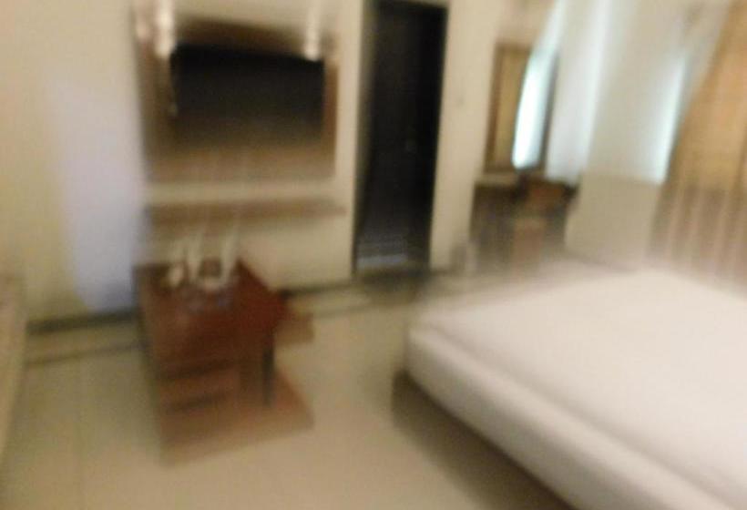 هتل The Grand  Multan