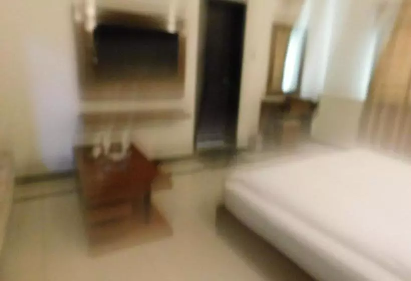 هتل The Grand  Multan