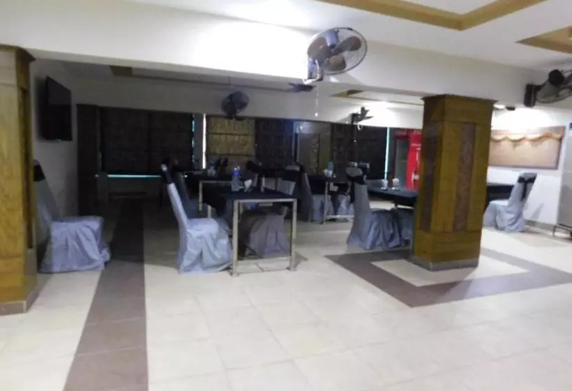 هتل The Grand  Multan