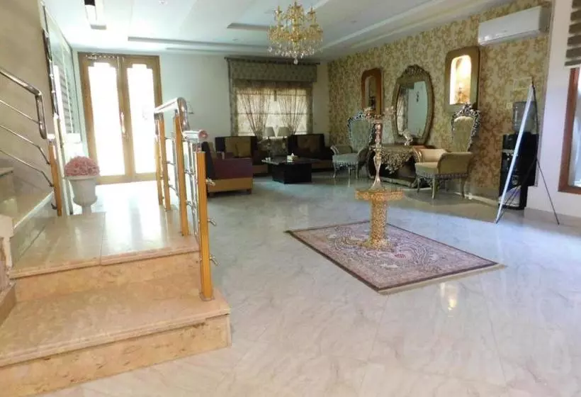 هتل The Grand  Multan