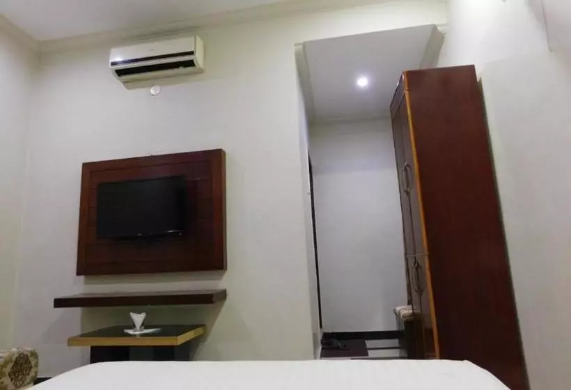 هتل The Grand  Multan