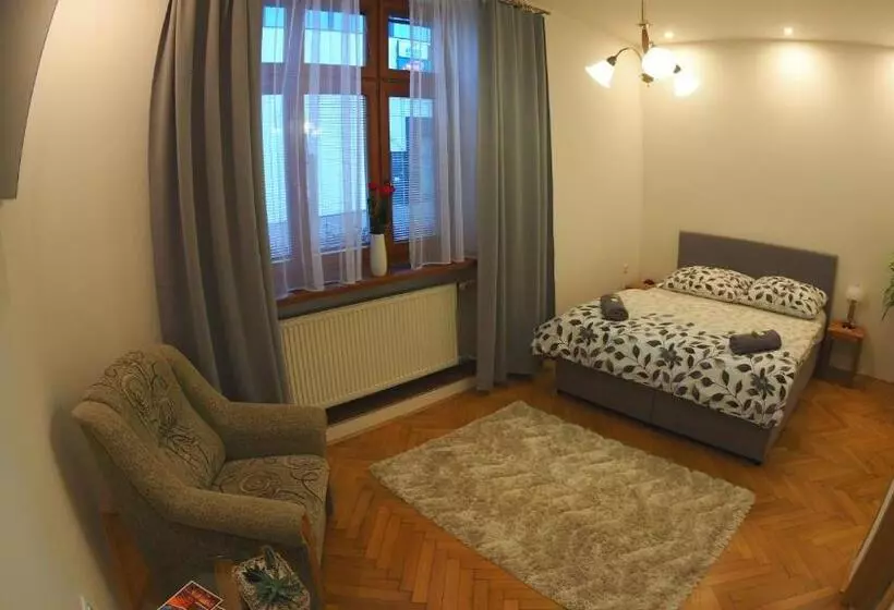 Hotelli Britannia Vsetín