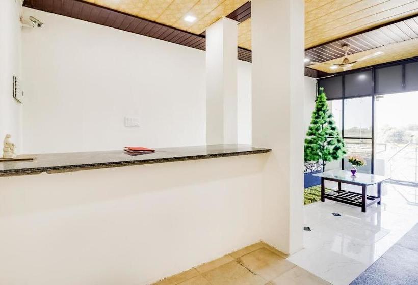 Hotel Oyo 69468 Shatayu Lodge And Family Restaurant