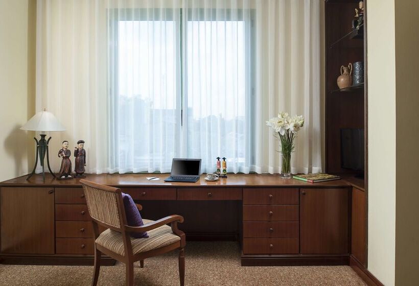 Hotel Avani Hai Phong Harbour View