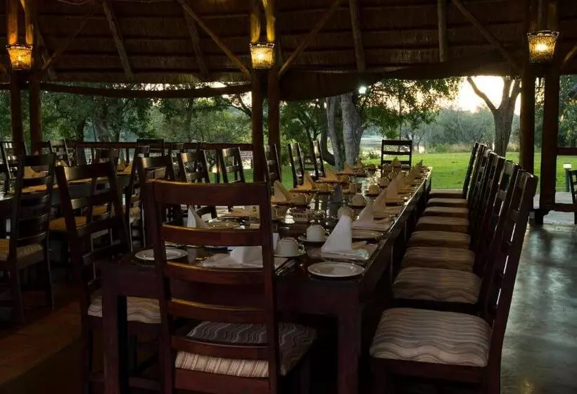 هتل Azambezi River Lodge