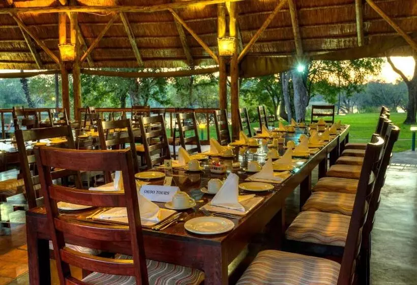 هتل Azambezi River Lodge