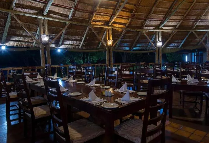 هتل Azambezi River Lodge