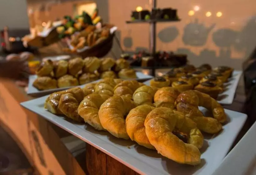 هتل Azambezi River Lodge