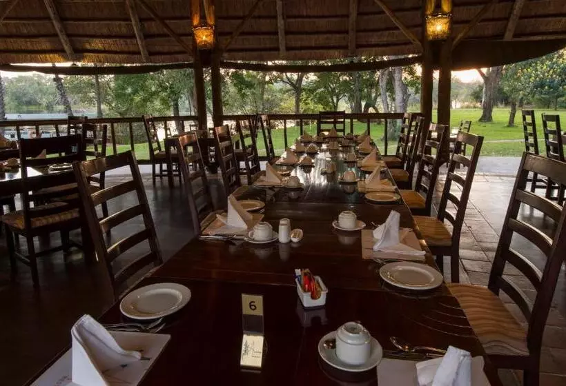 هتل Azambezi River Lodge