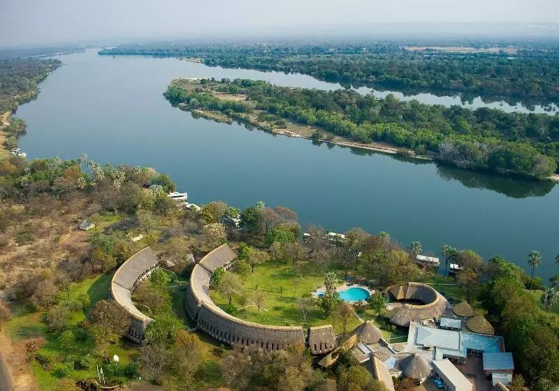 هتل Azambezi River Lodge