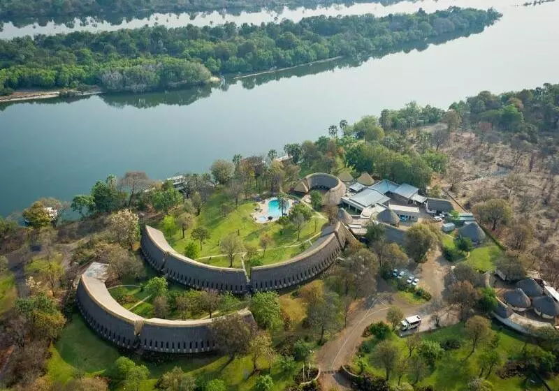 هتل Azambezi River Lodge