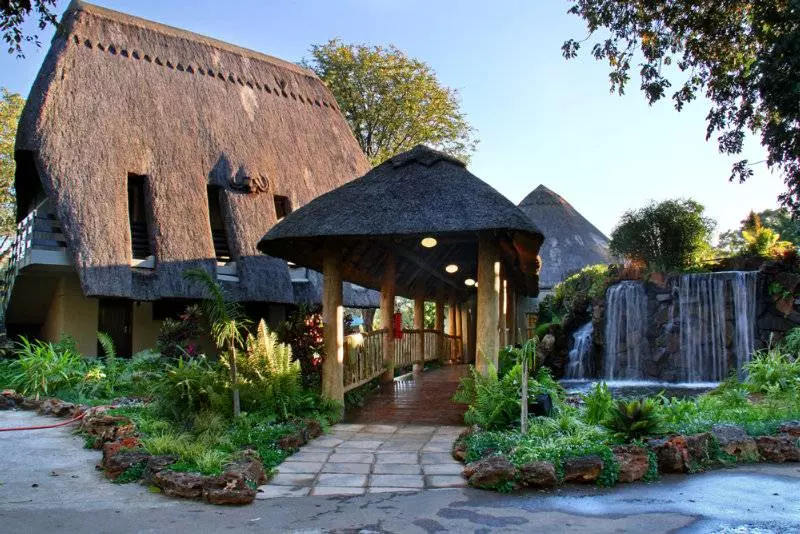 هتل Azambezi River Lodge