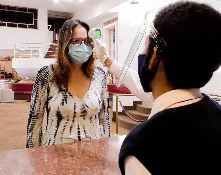 هتل Cristina Suites