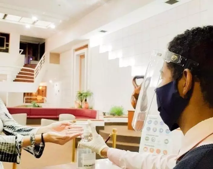 هتل Cristina Suites