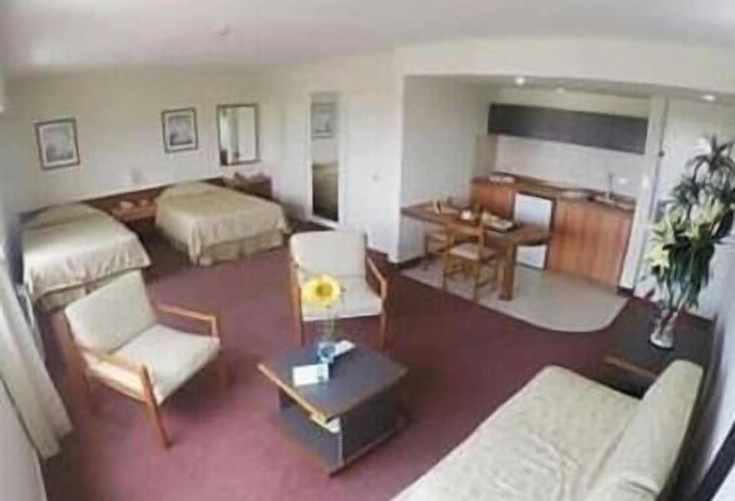 هتل Cristina Suites