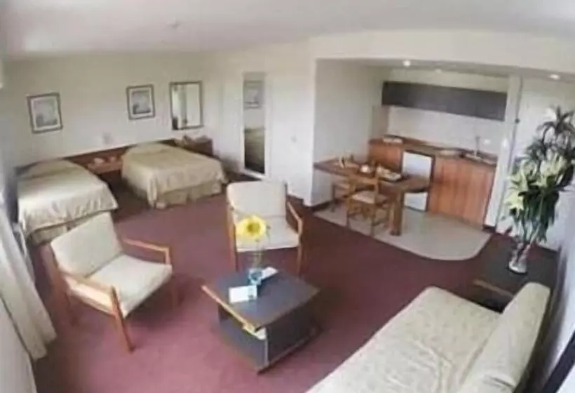 هتل Cristina Suites