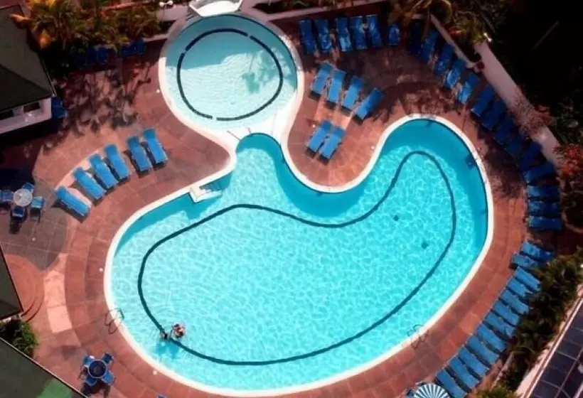 هتل Cristina Suites