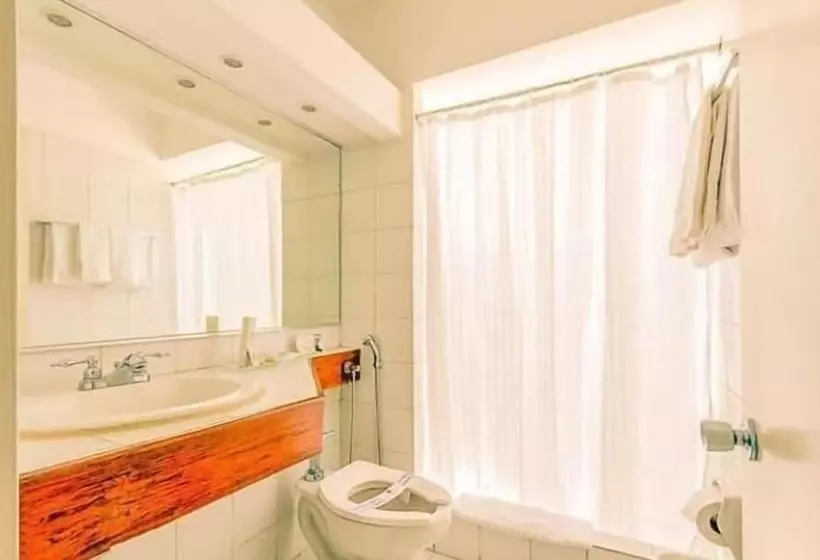 هتل Cristina Suites