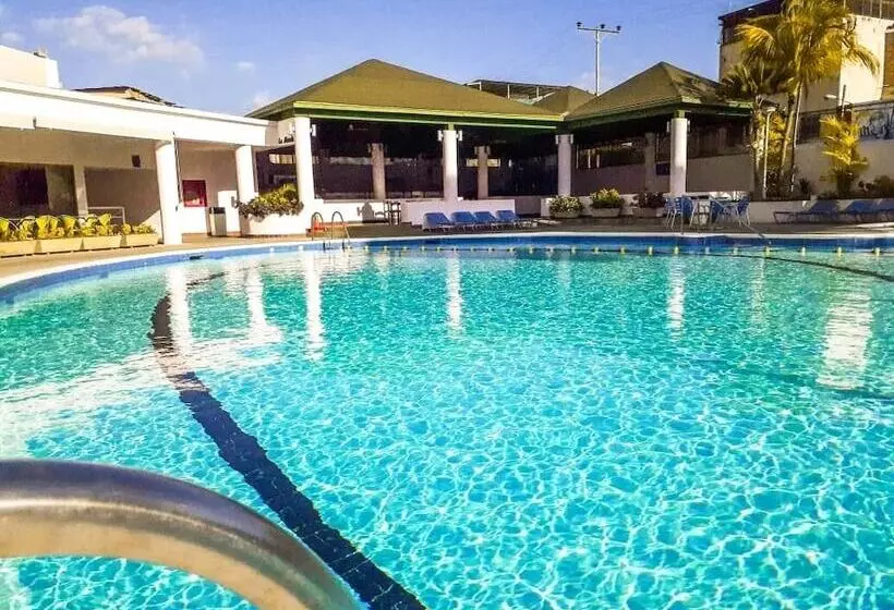 هتل Cristina Suites