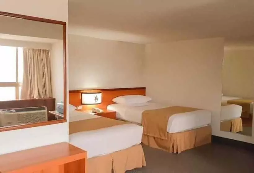 هتل Cristina Suites