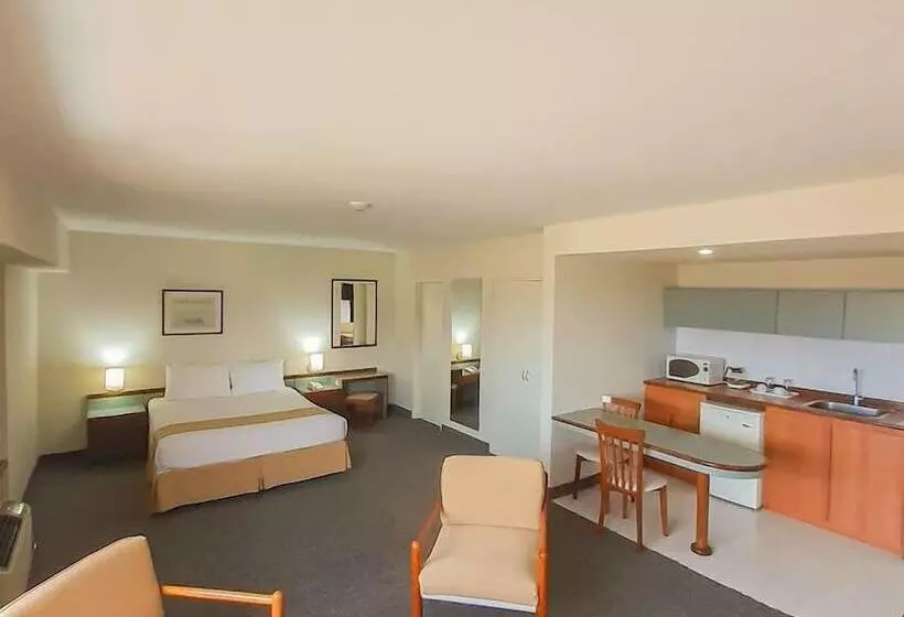 هتل Cristina Suites