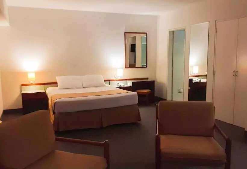 هتل Cristina Suites