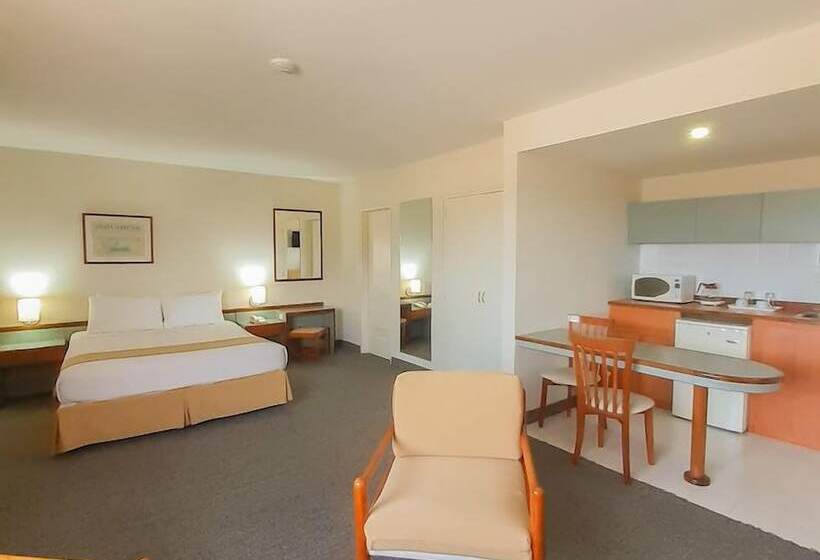 هتل Cristina Suites