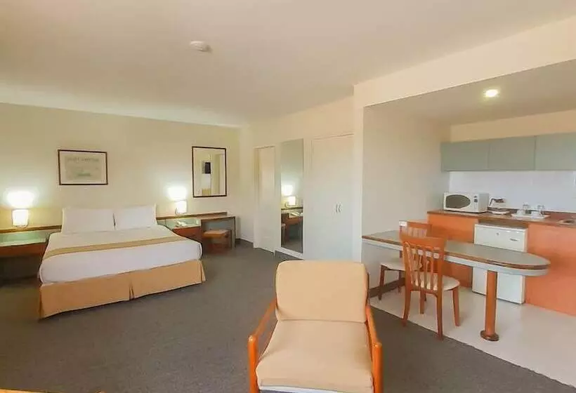 هتل Cristina Suites