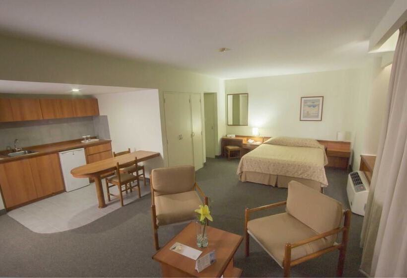 هتل Cristina Suites