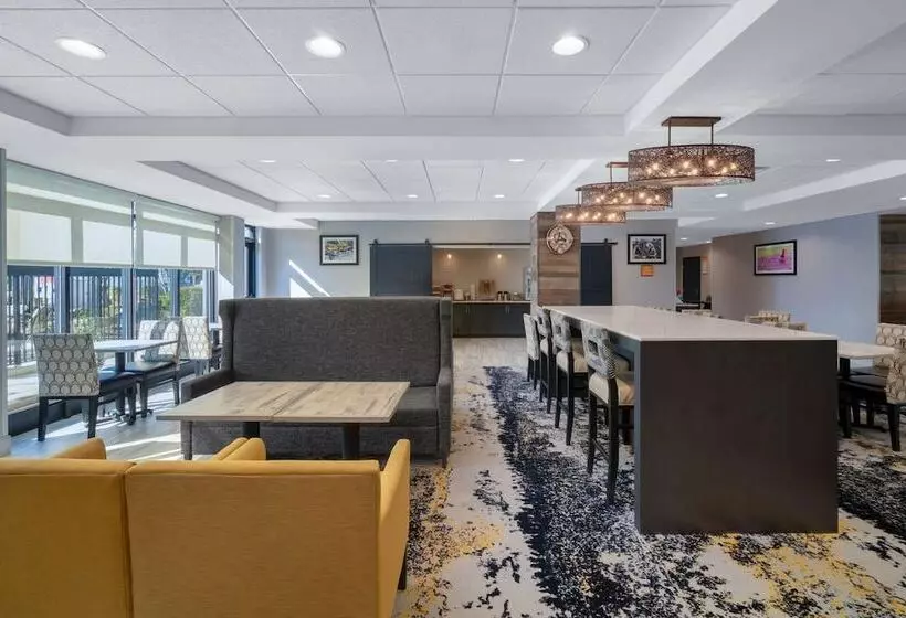 هتل La Quinta By Wyndham Raleigh Downtown North