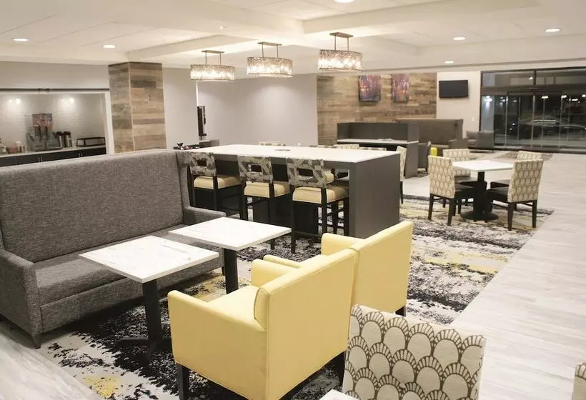 هتل La Quinta By Wyndham Raleigh Downtown North