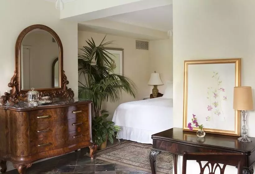 هتل The Willows Historic Palm Springs Inn