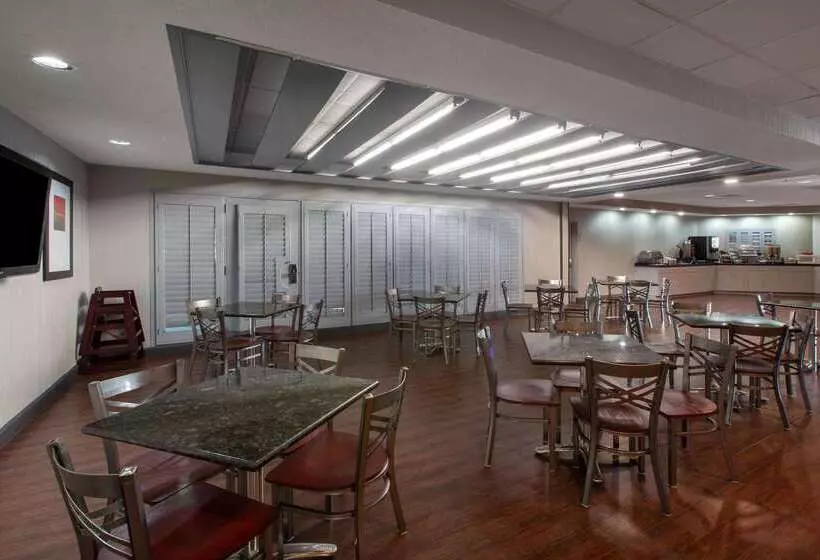 Отель Wingate By Wyndham Oklahoma City Airport