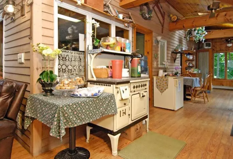 호텔 Wrens Nest Village Inn