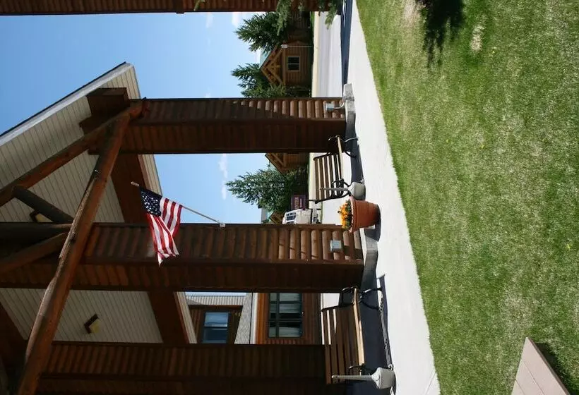 בית מלון כפרי Yellowstone Lodge