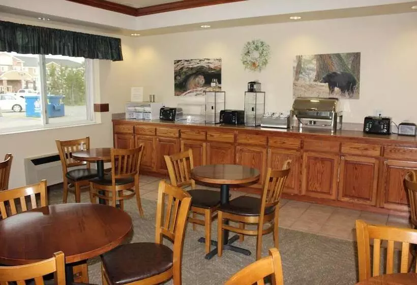 בית מלון כפרי Yellowstone Lodge