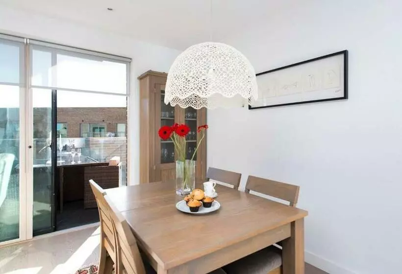 Stunning 1 Bedroom Apartment In Central London