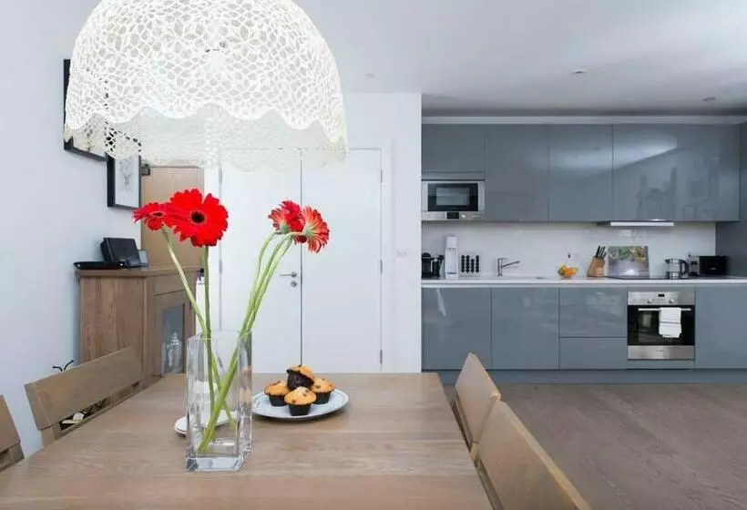 Stunning 1 Bedroom Apartment In Central London