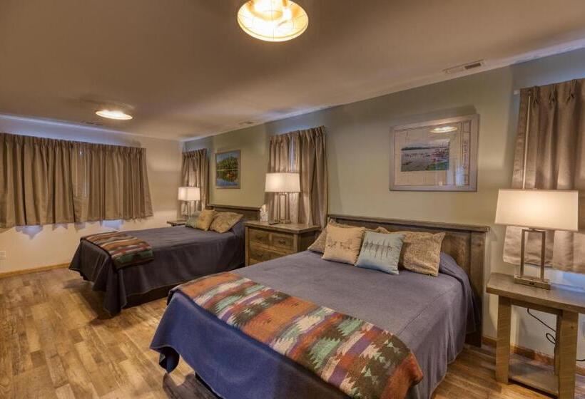 هتل Lewis & Clark Resort