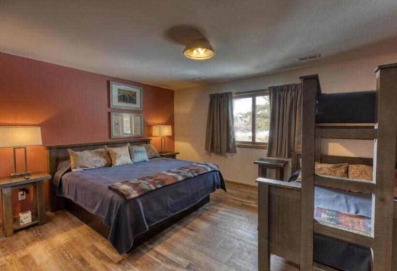 هتل Lewis & Clark Resort