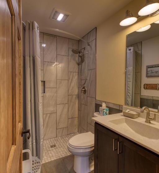 هتل Lewis & Clark Resort