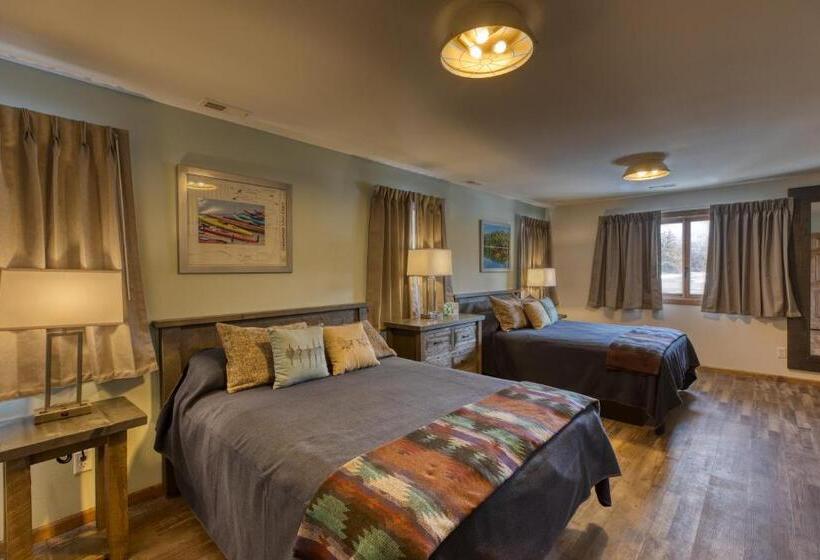 هتل Lewis & Clark Resort